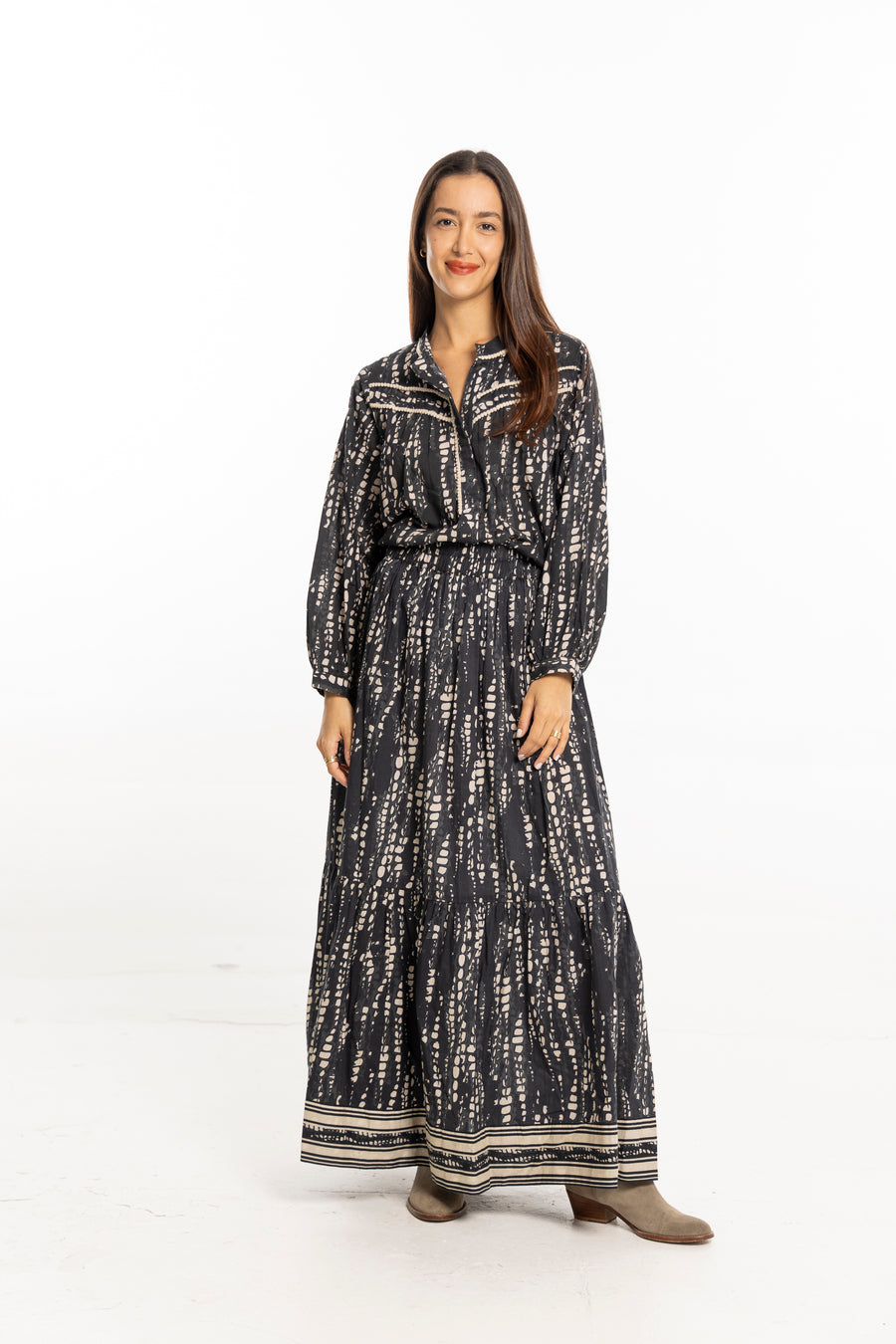 Bindu Ariana Skirt Black Pearl – cotton tiered maxi skirt with elastic waistband and signature print