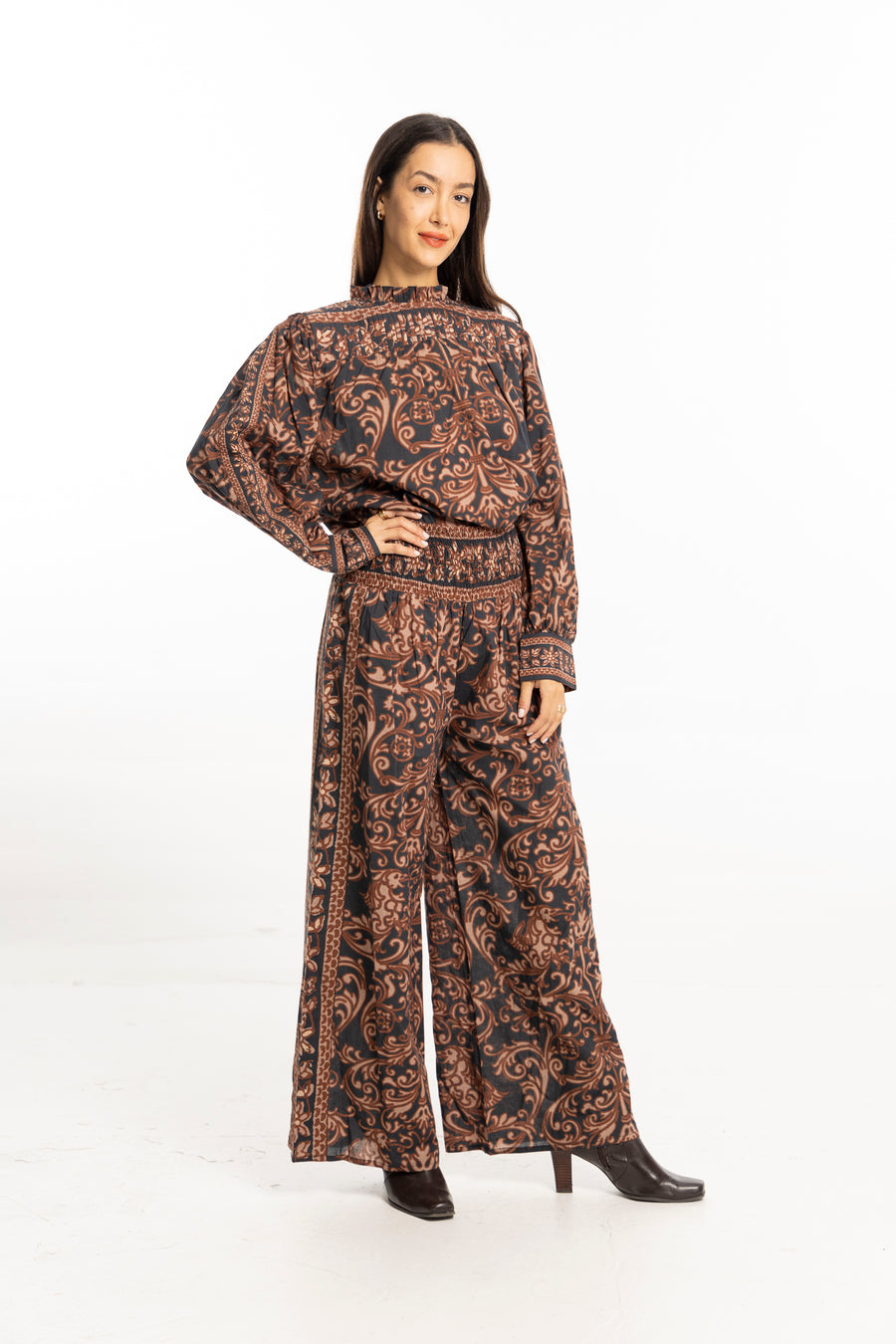 Malia Top Espresso by Bindu – high-quality cotton top with puff sleeves and frill neckline