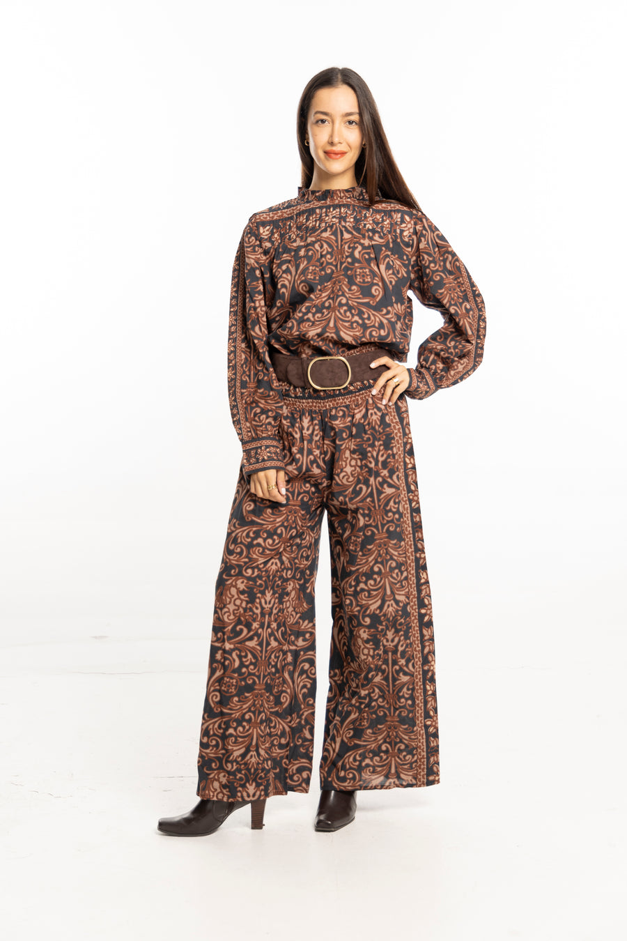 Malia Top Espresso by Bindu – high-quality cotton top with puff sleeves and frill neckline