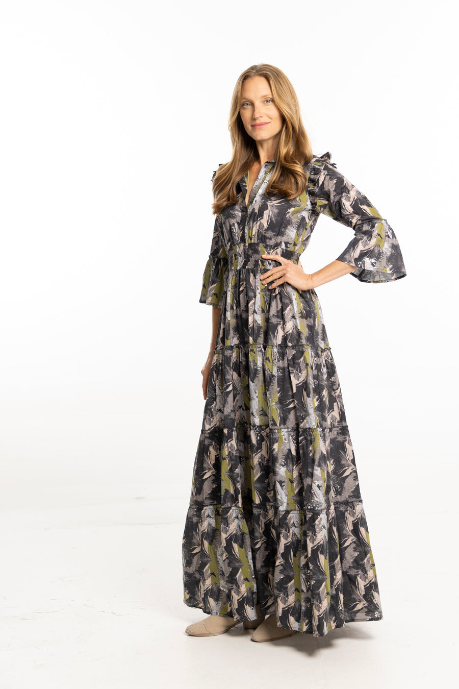 Detail view Mariella Dress Silver Black – tiered skirt, ¾ sleeves, relaxed silhouette
